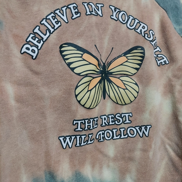 Sweatshirt & Shorts Sz L - Picture 3 of 3